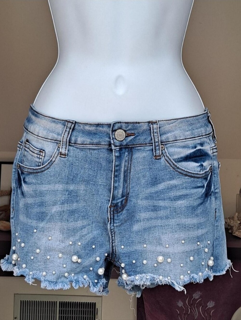 Bamboo Jeans Distressed Blue Denim Stretch Shorts Beaded Daisy Dukes Juniors 13